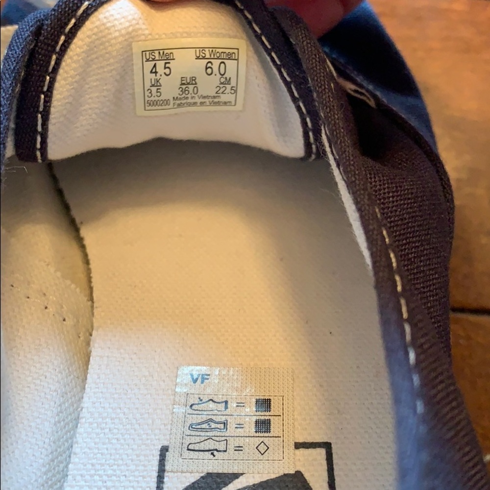 Vans - Picture 3 of 7